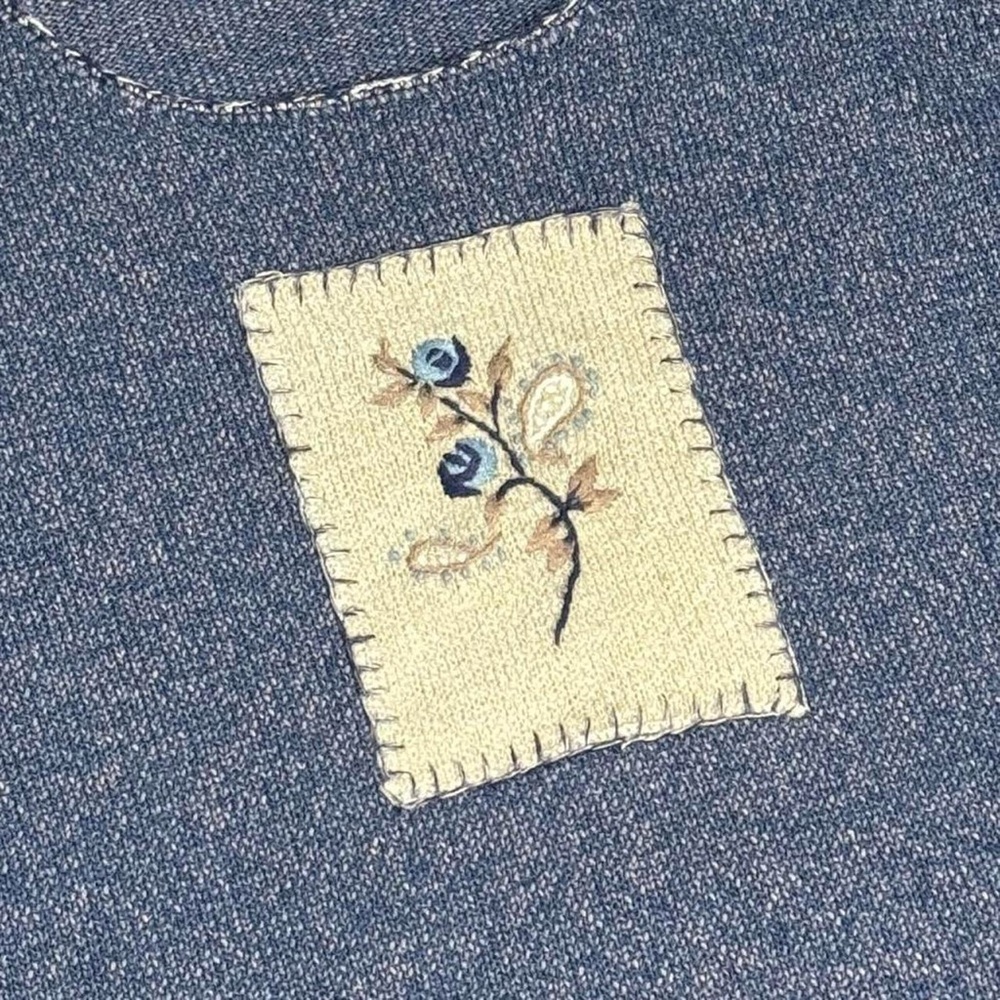 T & Company Women’s Textured Knit Floral Embroidered Cottagecore Blue Boho Top - Picture 2 of 4